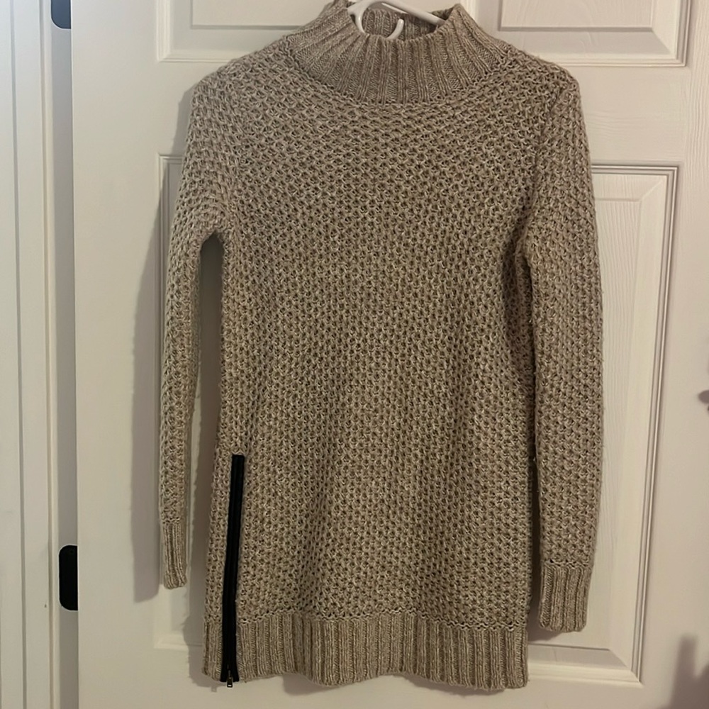Beige/ tan XS Banana Republic knit sweater